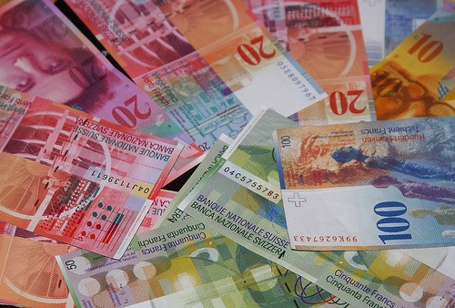 Online currency broker